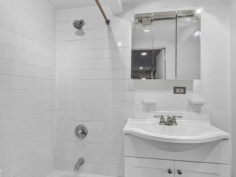150 W 58th St #14E — Photo 7