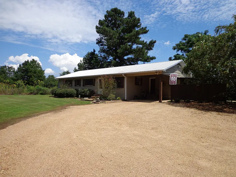 2702 Crawford Rd — Photo 1