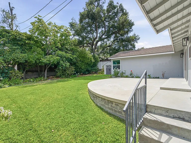 384 Knight Way — Photo 20