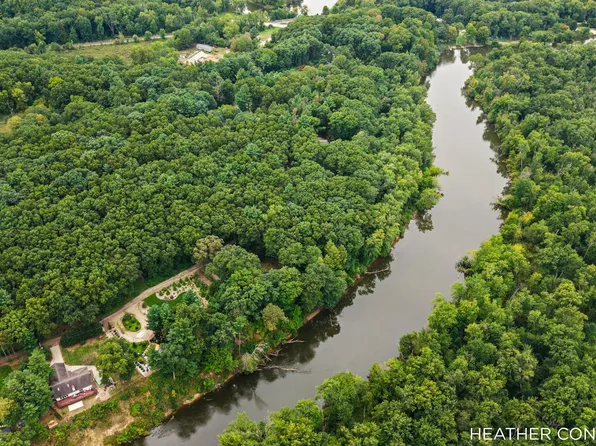 3125 Riverbend Trl, Fennville, MI 49408