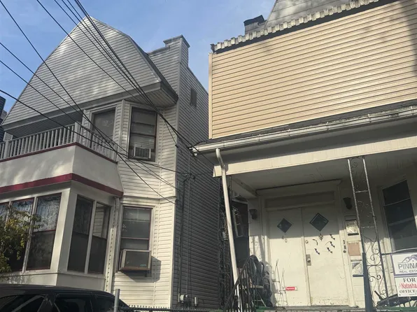 40 Wegman Parkway image 1 of 8