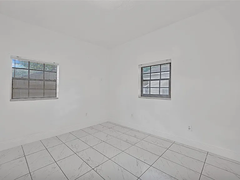 1114 NW 39th St — Photo 13