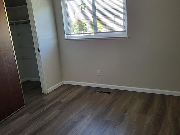 3rd image of 1530 Brookvale Dr