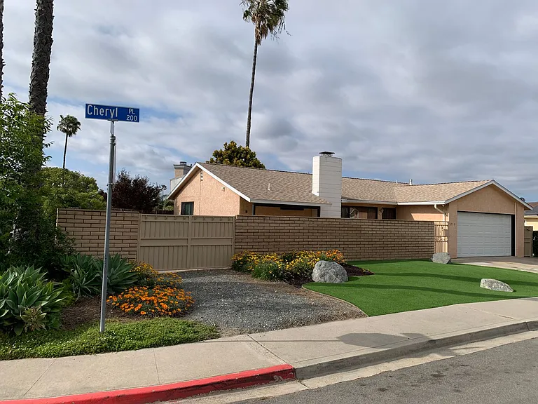 259 Cheryl Pl — Photo 1
