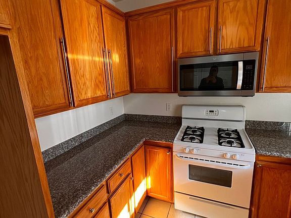 2nd image of 12047 Califa St Unit 201
