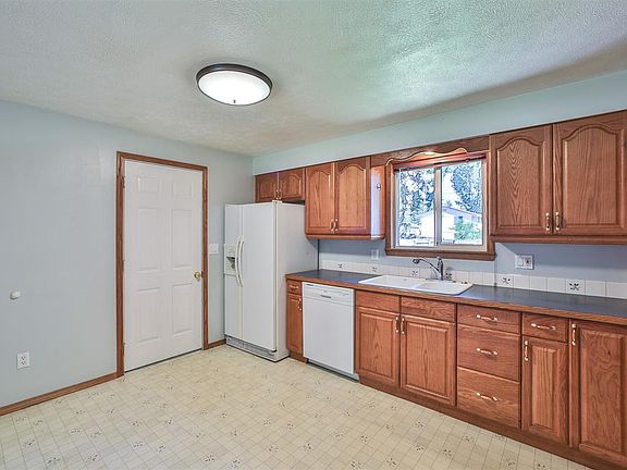 4th image of 3107 E 35th Ave