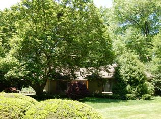 901 Sovereign Rd, Akron, OH 44303