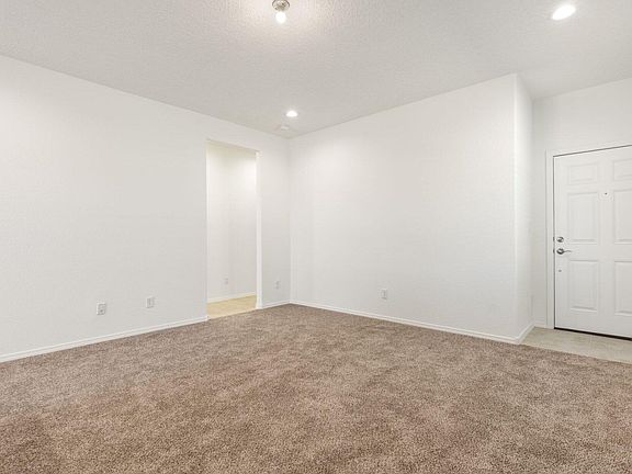 4th image of 293 Spectrum Ave SW