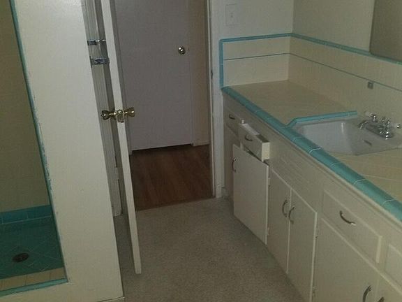 5th image of 2580 Valencia Ave