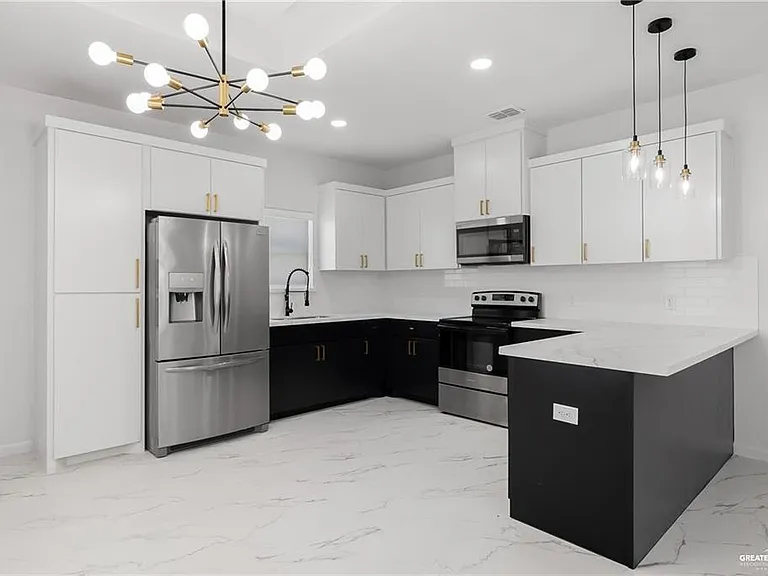 1424 E Hibiscus Ave #1 — Photo 5