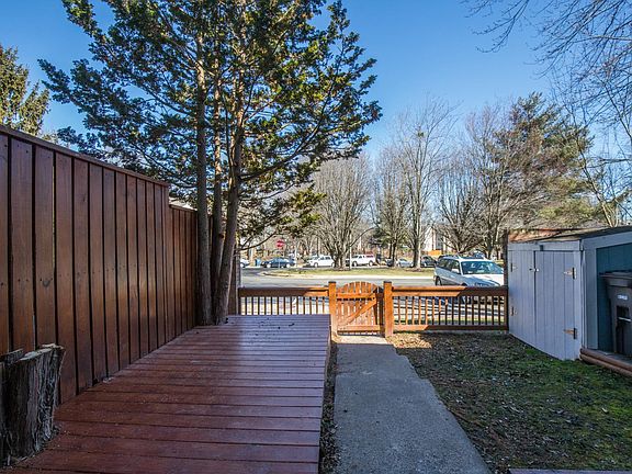 3rd image of 6079 Deer Hill Ct