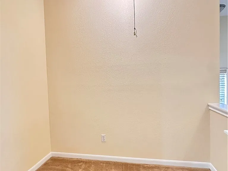 2050 Lisa Ln — Photo 36