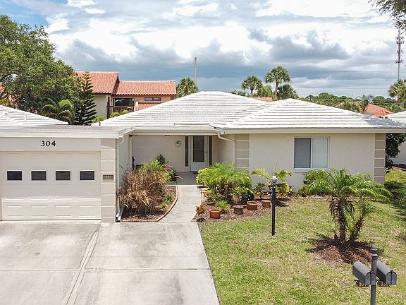 4th image of 304 Dante Dr