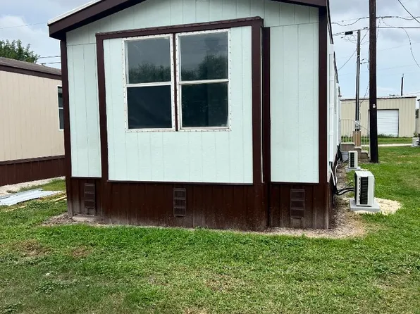 2432 W Austin St #16, Pt Lavaca, TX 77979