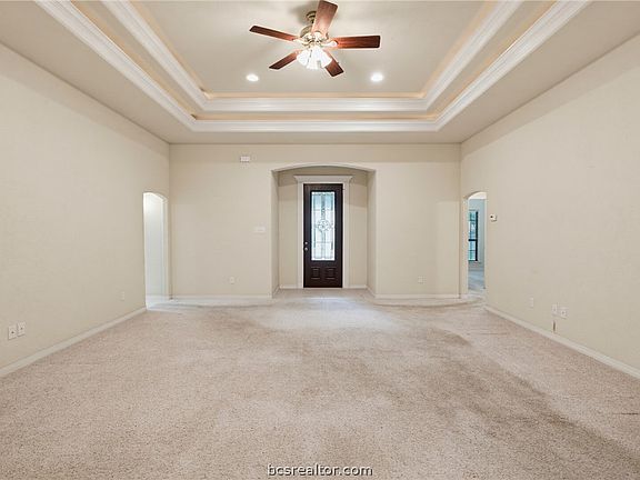 5th image of 702 Woodson Dr