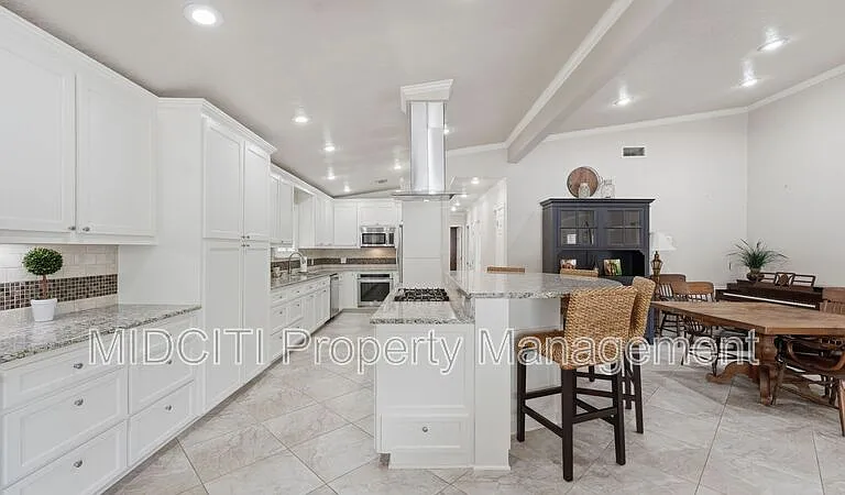156 Trelawney St — Photo 12