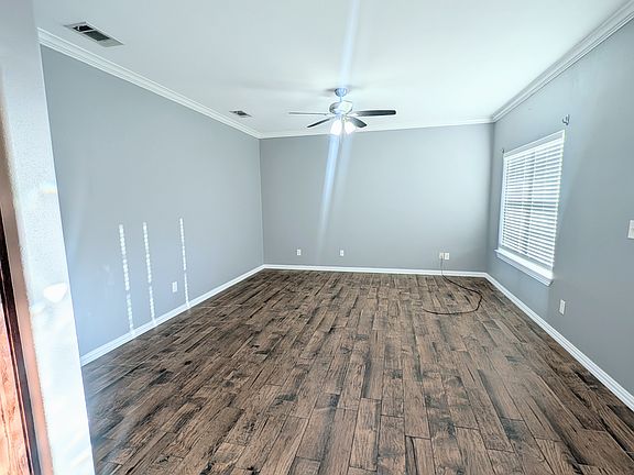 4th image of 415 N Grand Ave