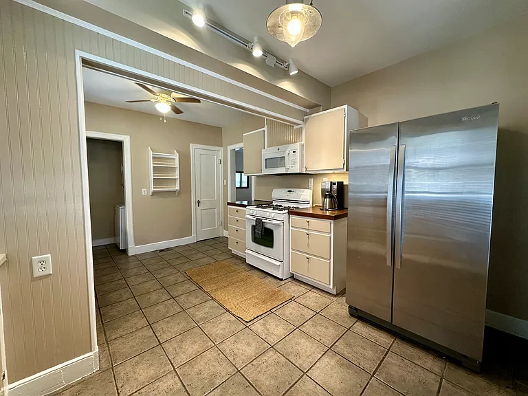 Live Oak St — Photo 14