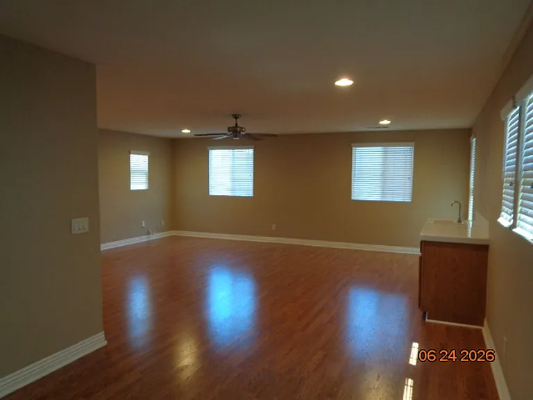 2064 W Avenue K #6 — Photo 23