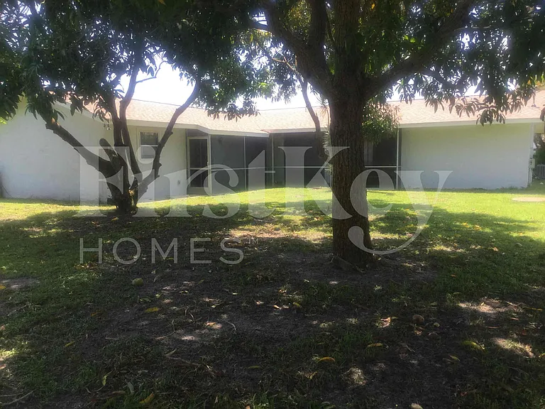 687 SW Heather St — Photo 40