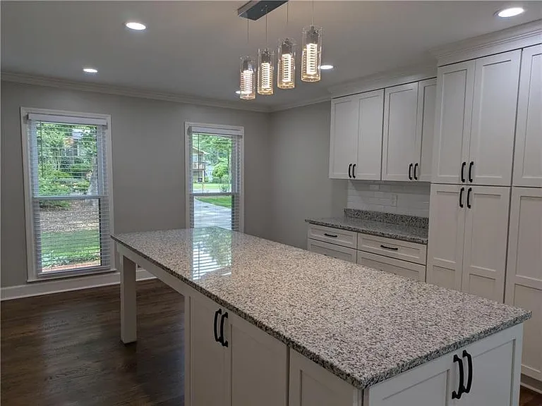 220 Indian Hills Ct — Photo 8