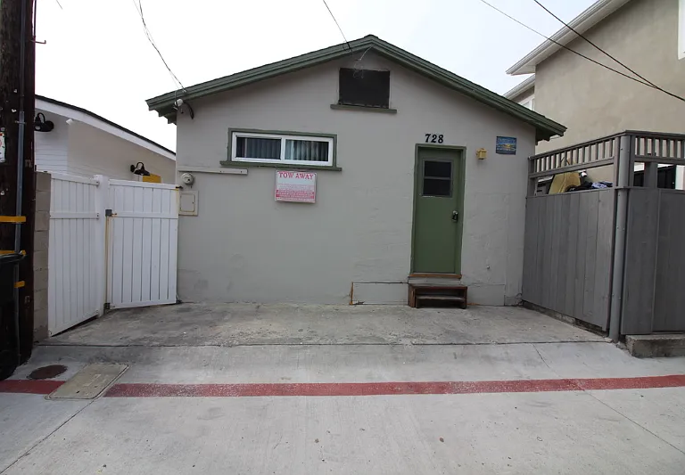 728 Venice Ct — Photo 23