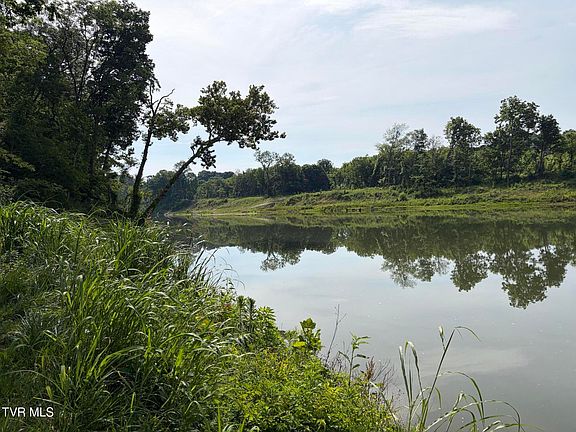 3rd image of 2 River Village Ln