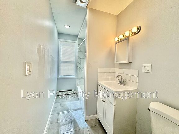 3rd image of 204 Chapin Ave #2R