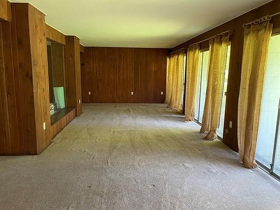 5th image of 200 Woodland Dr