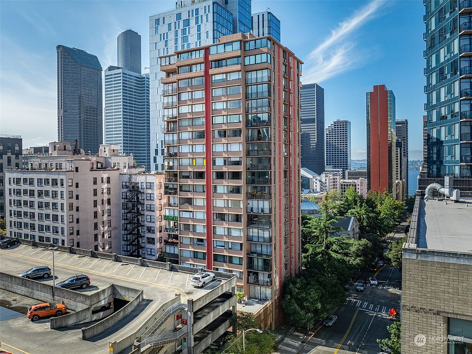 ¥ellow Bucks & Playsson / City View Bucks submit entertainment center plans to city