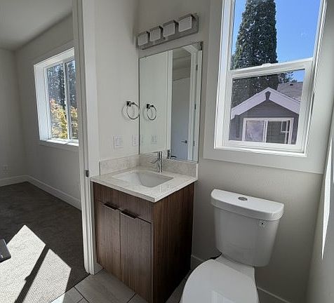 4th image of 4582 SE Carlton
