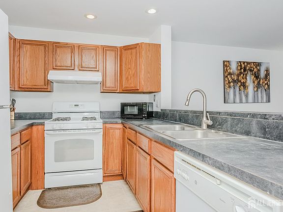 3rd image of 425 Edpas Rd