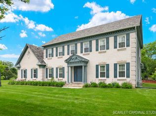 823 S Whispering Hills Dr, Naperville, IL 60540