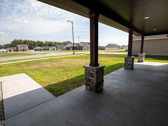 3rd image of 107 Whitetail Ln