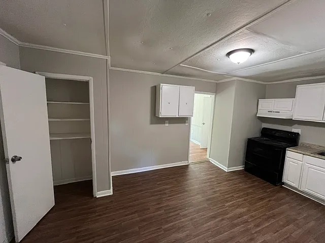 2844 Shamrock Ln — Photo 4