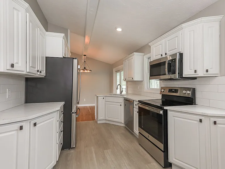 22290 Sharon Ln — Photo 9