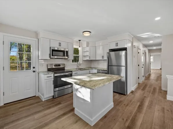 94 Oak St, Middleboro, MA 02346