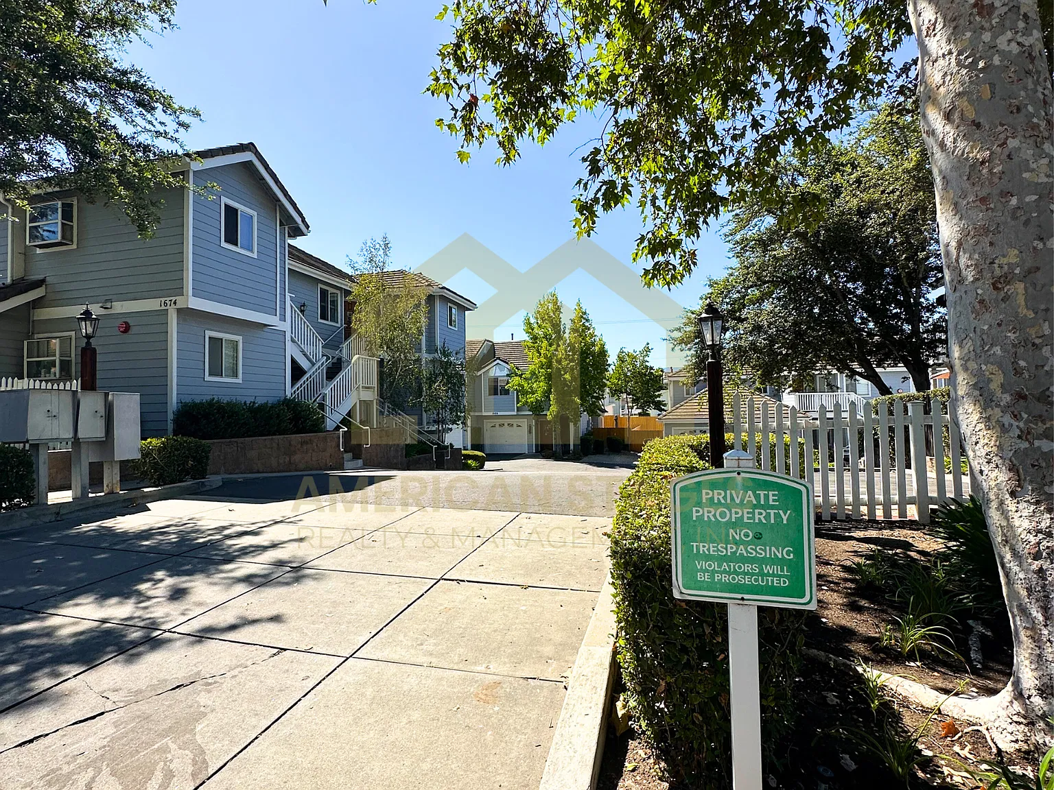 1686 Eucalyptus Drive - B — Photo 4