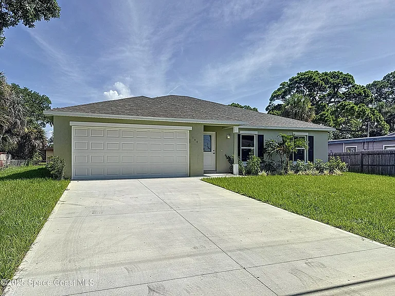 144 Roosevelt St — Photo 2