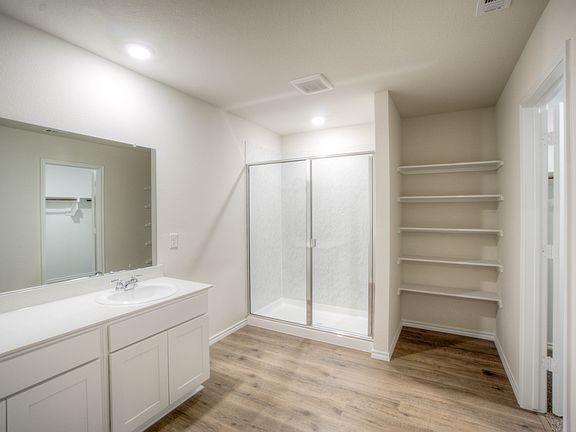 4th image of 4120 Amethyst Dr