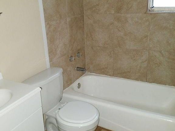 5th image of 1359 W 15th St