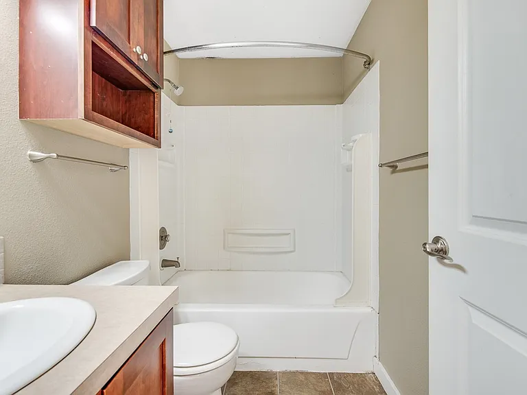 Whispering Brook Apartments — Photo 15