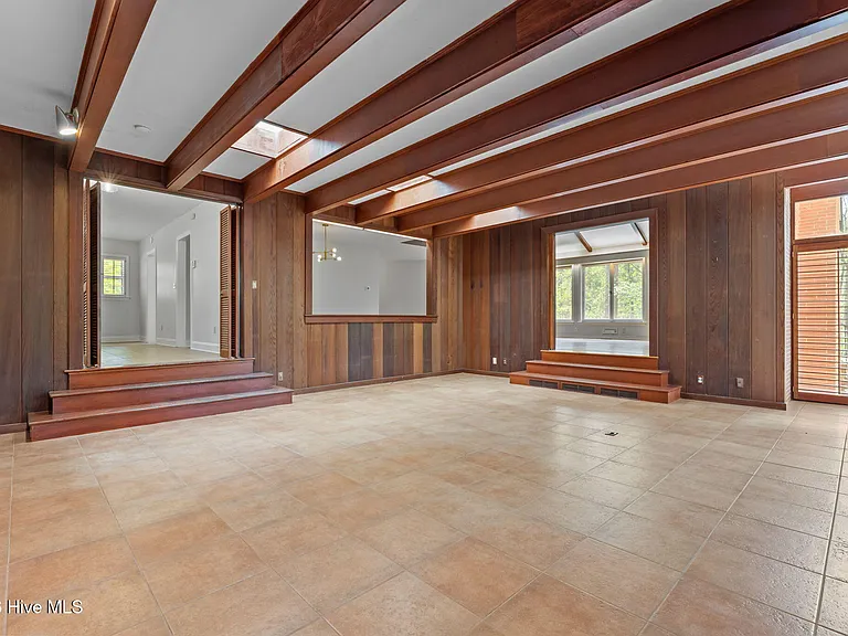 225 Arbutus Rd — Photo 12