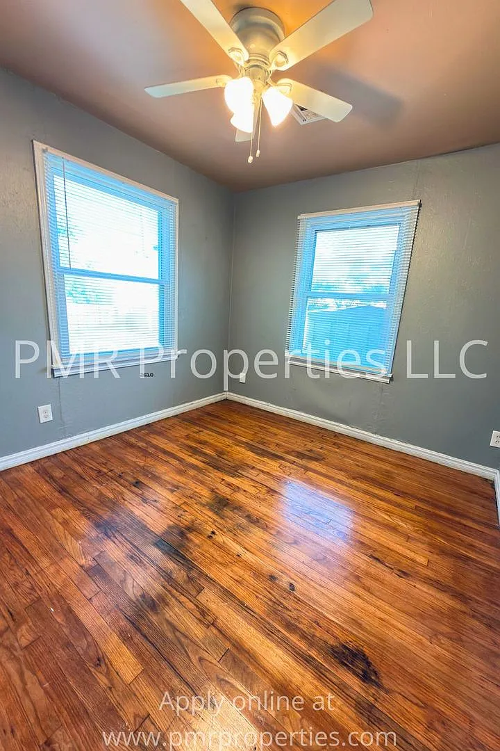 4 Bedroom/ 1 Bathroom House — Photo 4