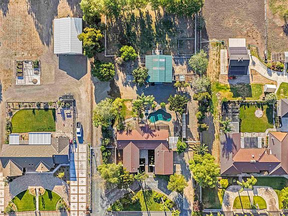 2nd image of 23110 Los Ranchos Dr