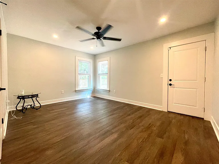 807 E Riverside Dr #B — Photo 21
