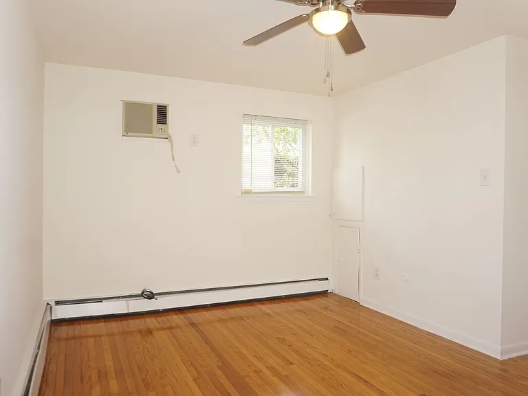 Llanerch Place Apartments — Photo 10