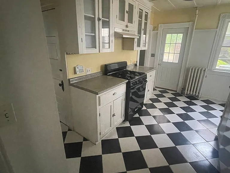 202 Central Ave — Photo 3