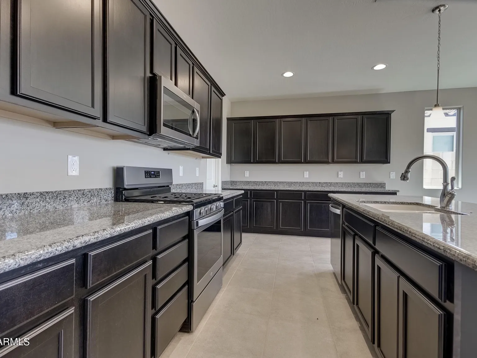 4 bed, 1942 sqft, $2,300 — Photo 3