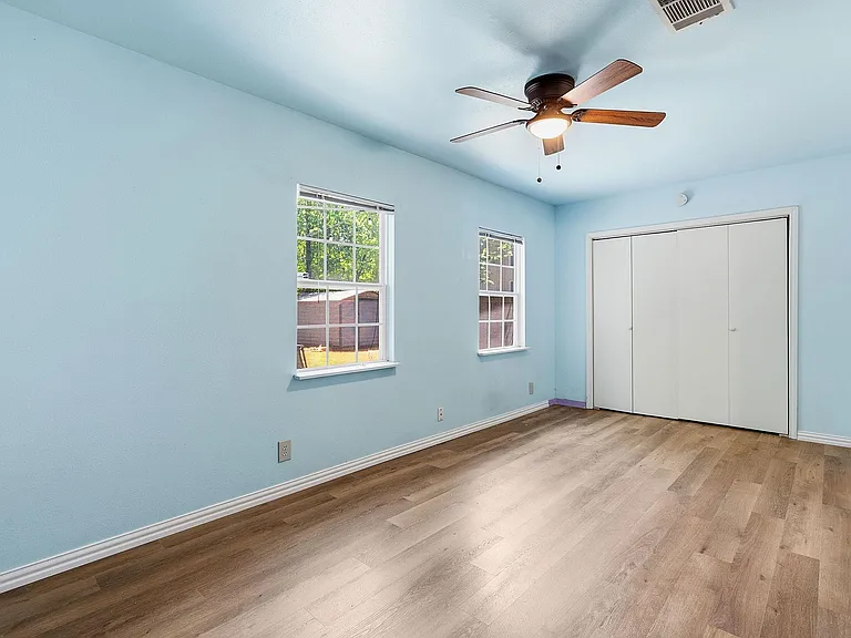 1127 Denfield St — Photo 10
